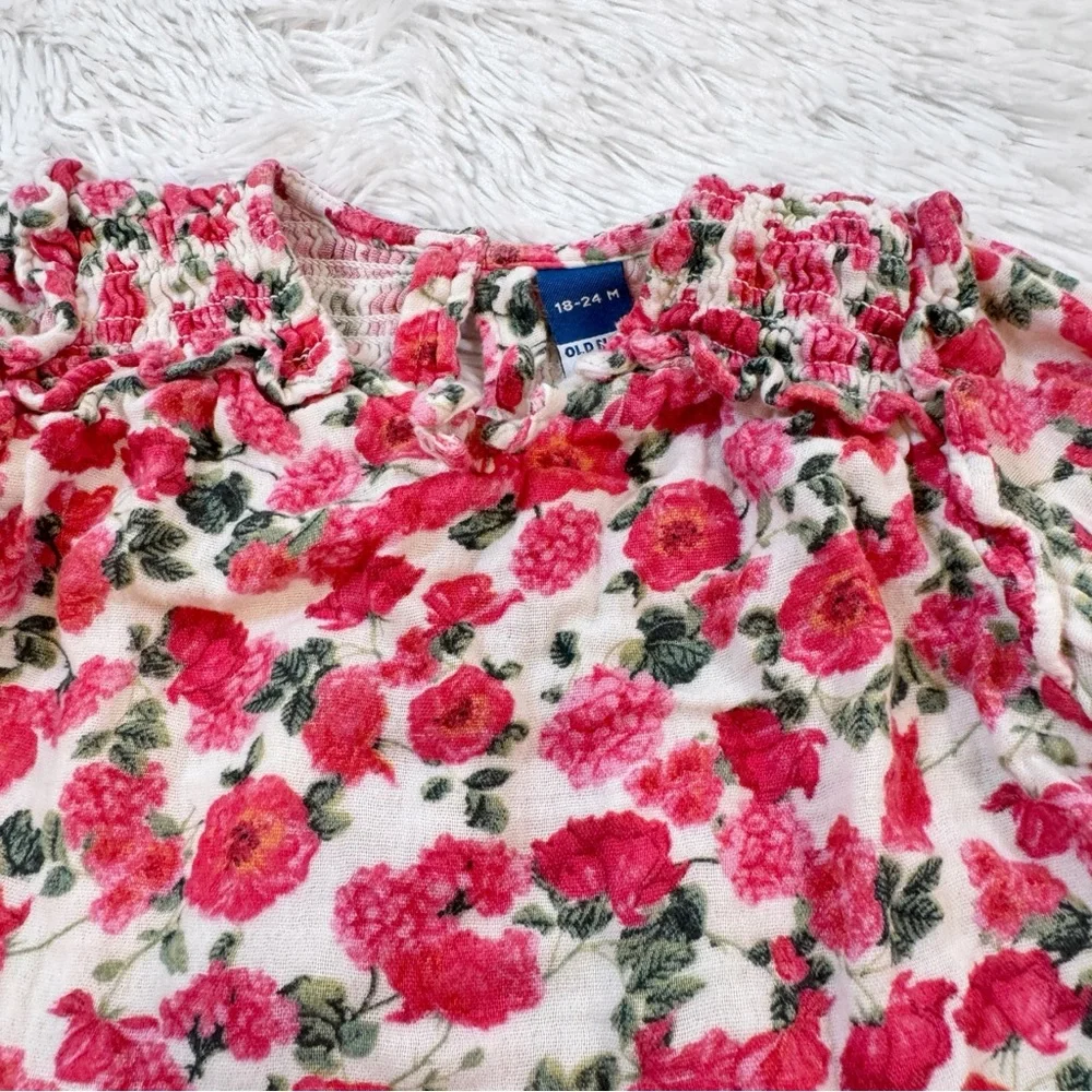 Old Navy Pink Floral‎ Baby Set